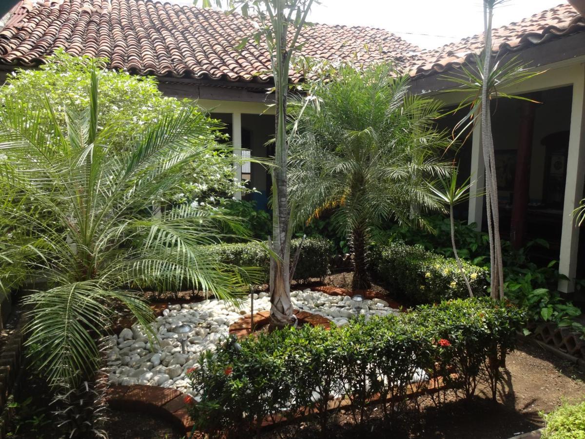 Hostal Harvest House León Zewnętrze zdjęcie
