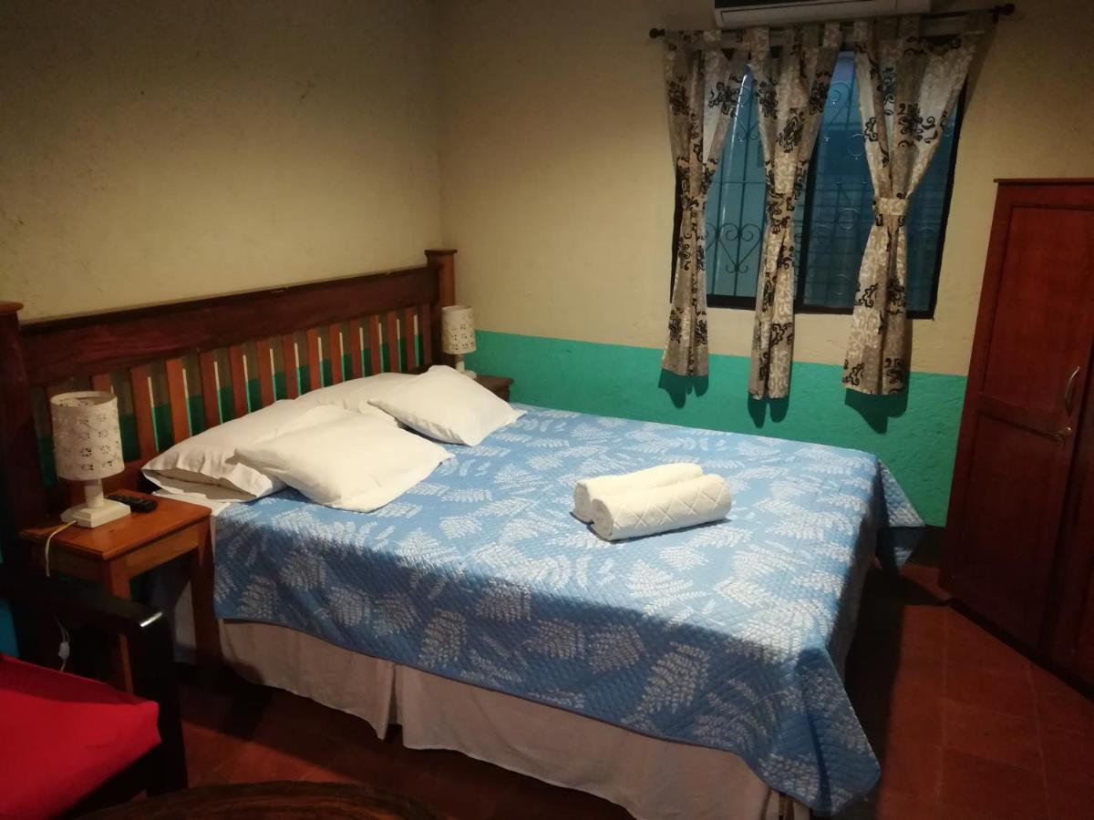 Hostal Harvest House León Zewnętrze zdjęcie