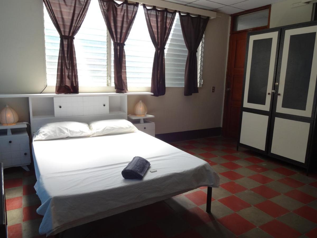 Hostal Harvest House León Zewnętrze zdjęcie