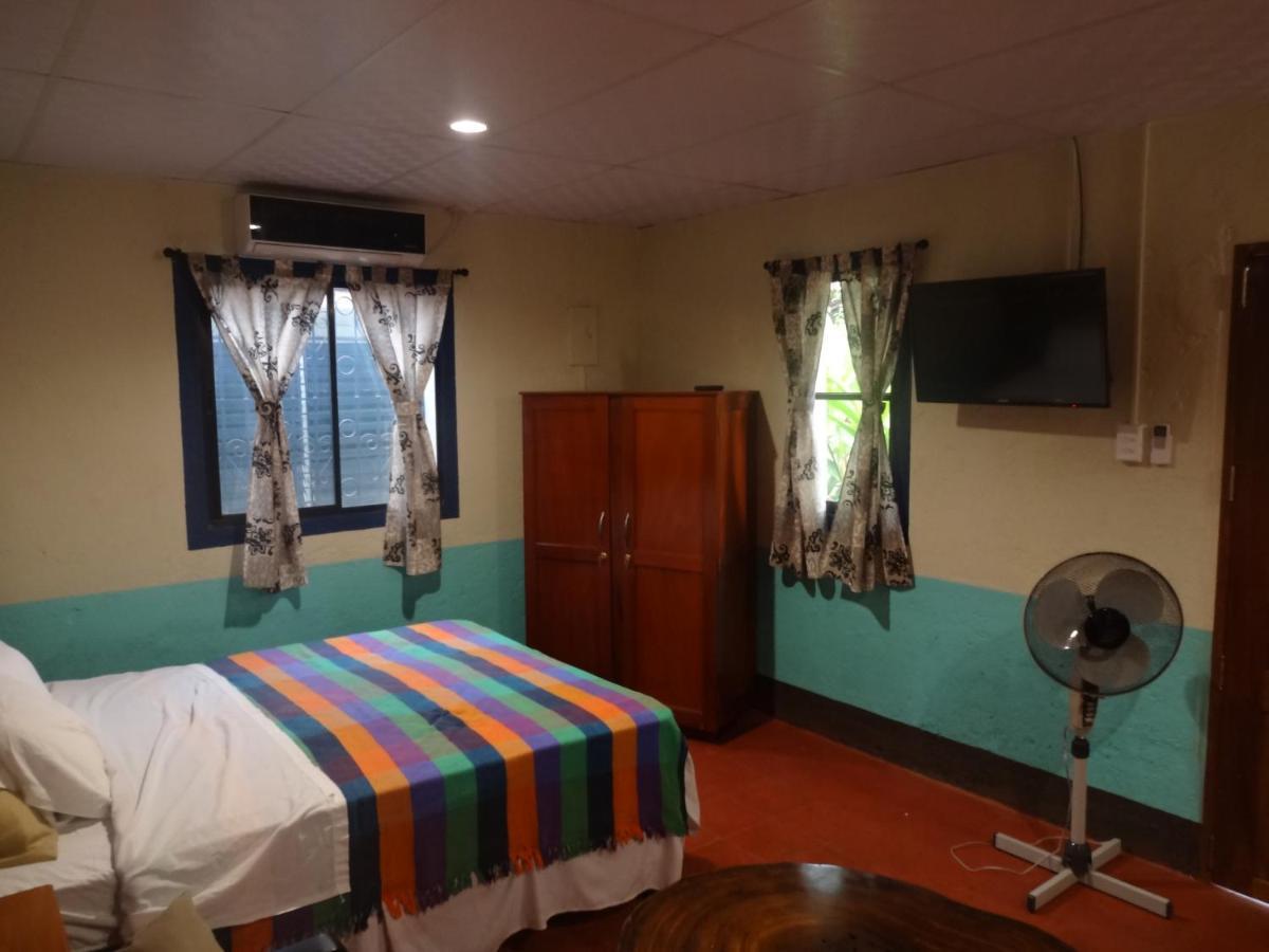 Hostal Harvest House León Zewnętrze zdjęcie